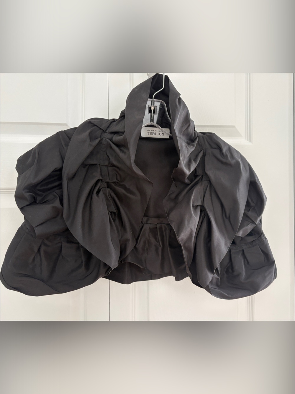 Teri Jon Black Voluminous Puff-Sleeve Cropped Jacket for evening wear 100% silk